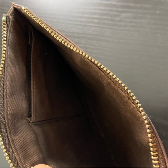 Guess Women’s Cheetah Print Brown Wristlet - Picture 5 of 6